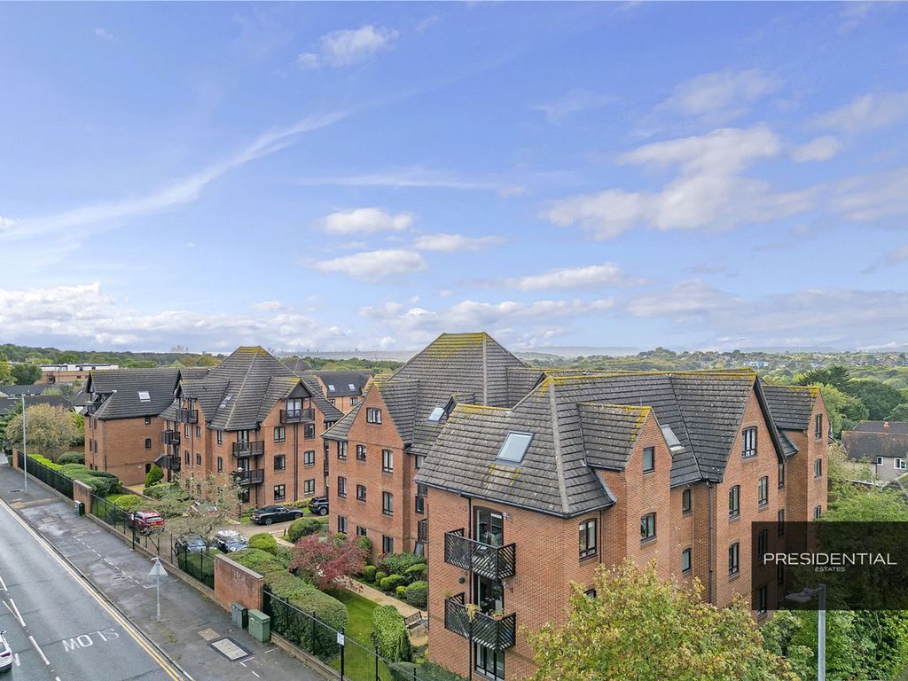 Additional image 18 of 3 bed flat for saleBoleyn Court Epping New Road, Buckhurst Hill IG9