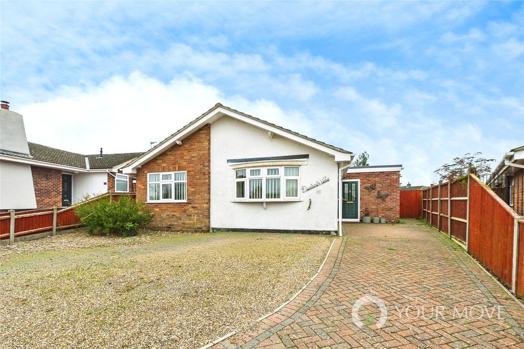 4 bed bungalow for saleHighland Drive, Worlingham, Beccles, Suffolk NR34