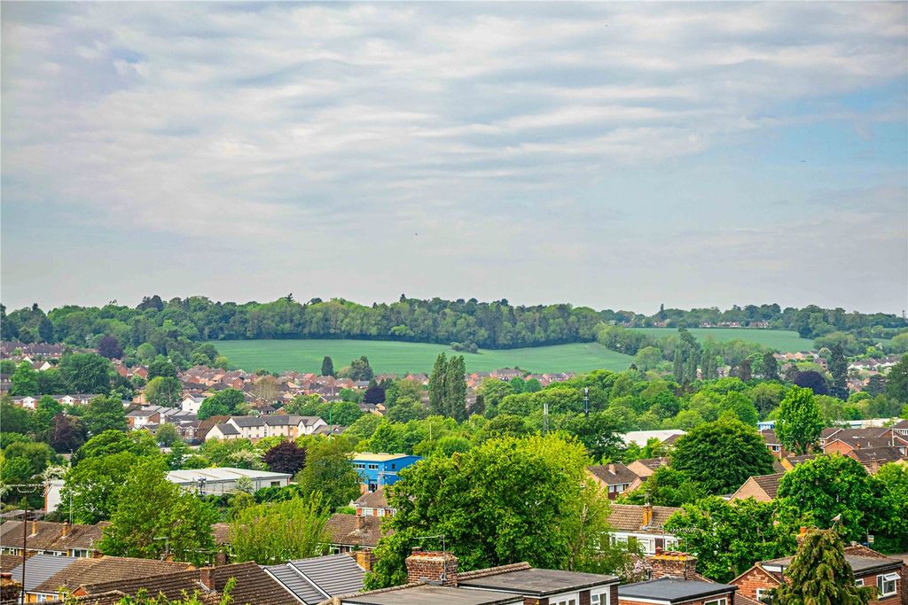 Additional image 23 of 3 bed semi-detached house for saleMeadow Road, Berkhamsted, Hertfordshire HP4