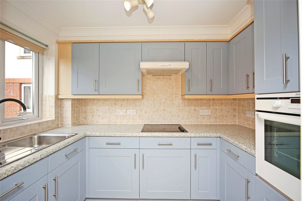 1 bed flat for salePardoe Court, Studley B80 photo 3