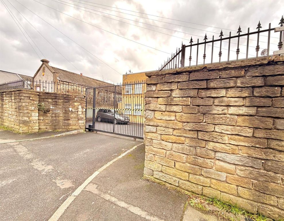 Additional image 5 of 2 bed flat for sale40 Henrietta Street, Ashton-Under-Lyne OL6