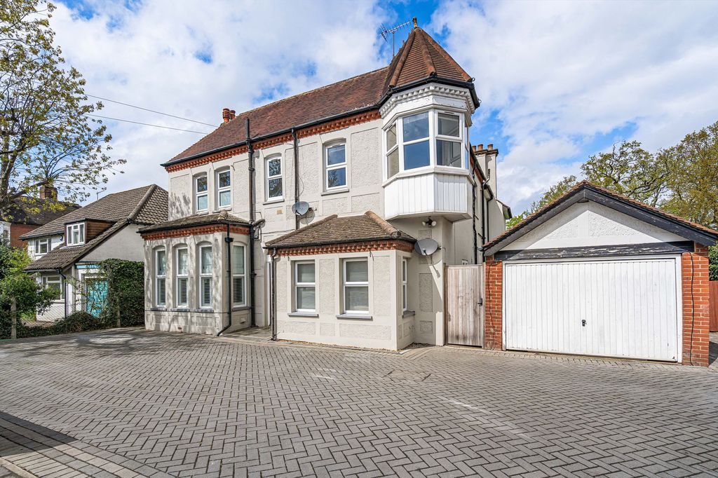 2 bed flat for saleBarnett Wood Lane, Ashtead KT21