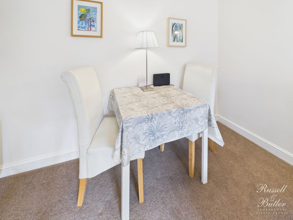 Additional image 4 of 2 bed flat for salePaynes Court, High Street, Buckingham, Buckinghamshire MK18