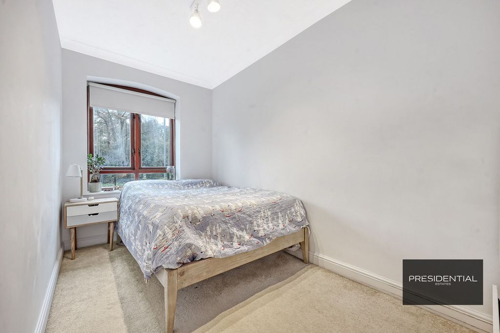 Additional image 16 of 3 bed flat for saleBoleyn Court Epping New Road, Buckhurst Hill IG9