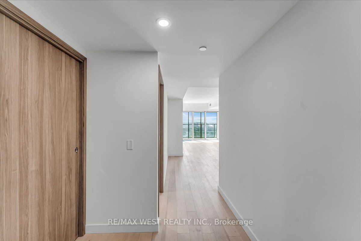 Additional image 4 of 5709-1 Concord Cityplace Way, Toronto, ON, M5V 0X3