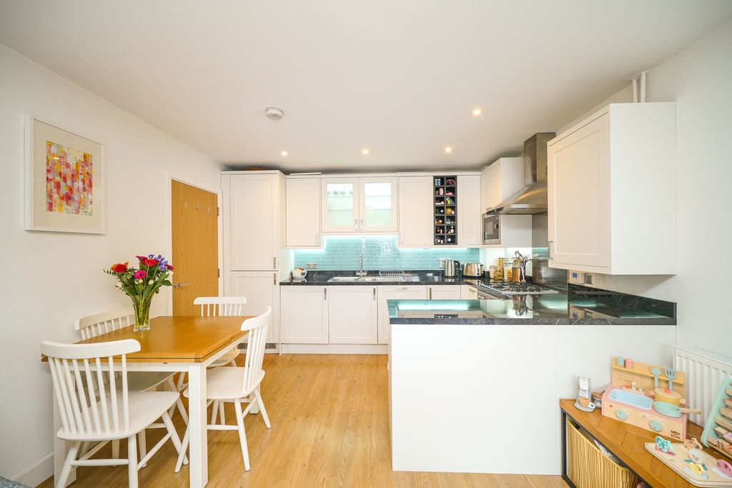 Additional image 7 of 2 bed flat for saleStag Lane, Berkhamsted HP4