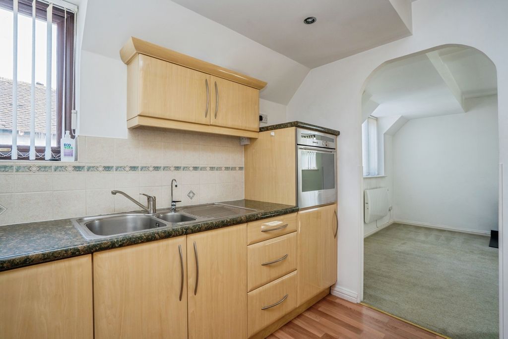 Additional image 18 of 2 bed flat for salePelham Terrace, Emsworth, Hampshire PO10