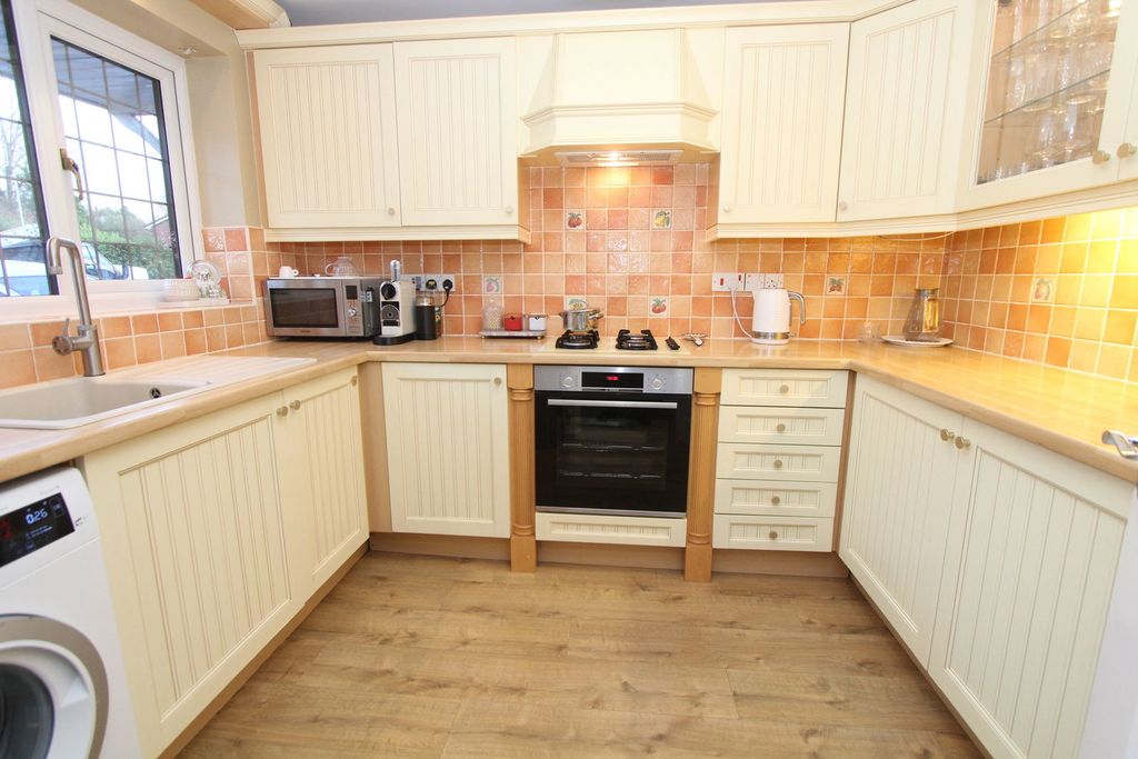 Additional image 8 of 3 bed detached house for saleFernhurst Drive, Pensnett, Brierley Hill DY5
