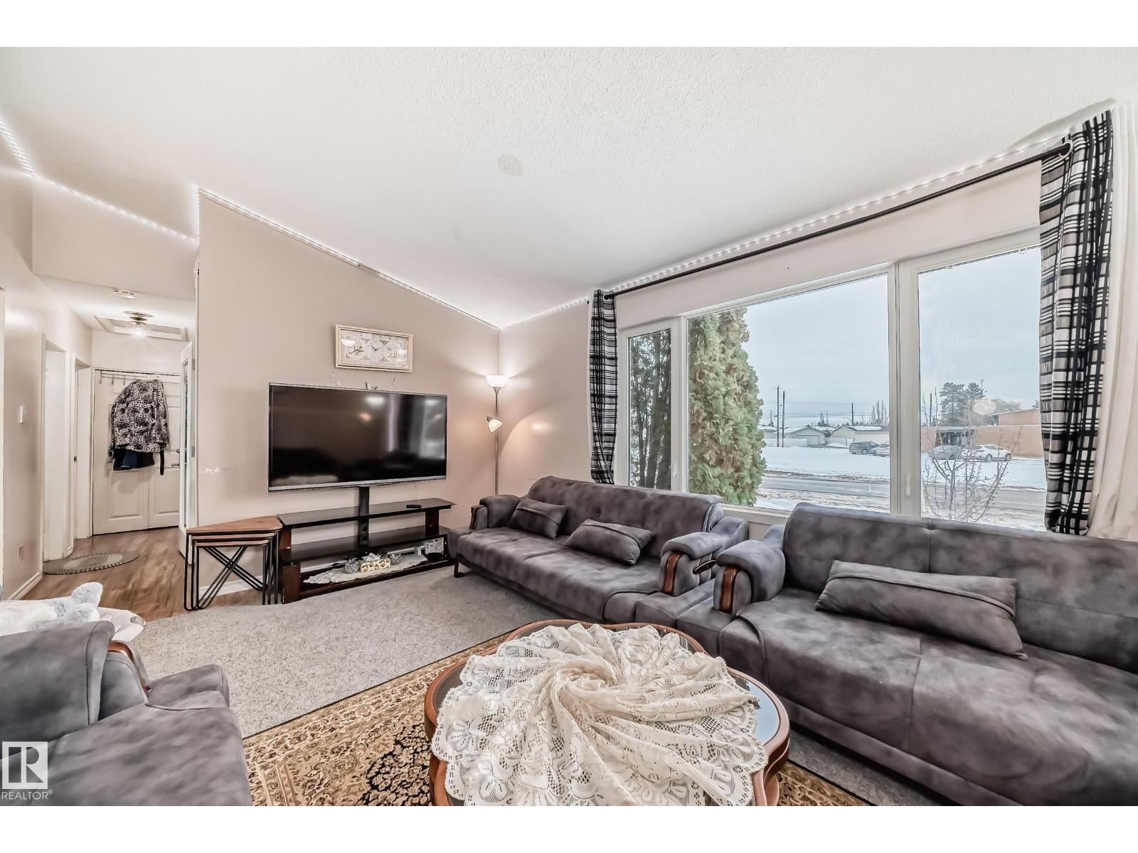 Additional image 2 of 6807 Delwood Road NW, Edmonton, AB, T5C3A6