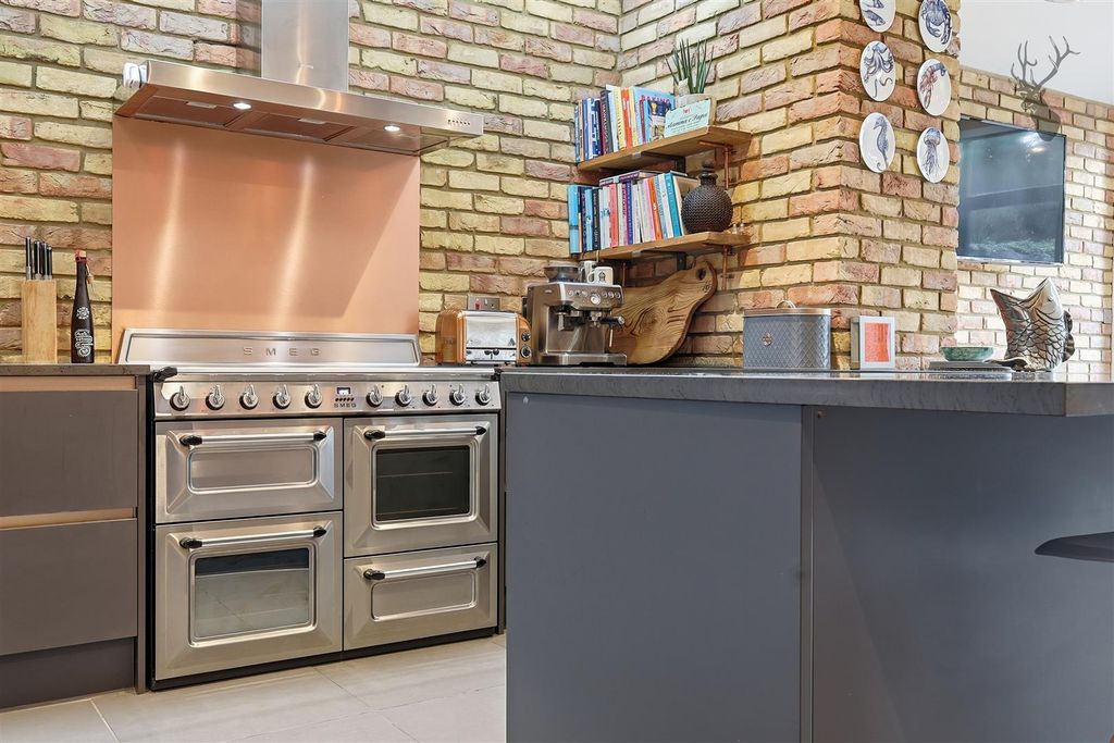 Additional image 9 of 5 bed semi-detached house for saleWestbury Lane, Buckhurst Hill IG9
