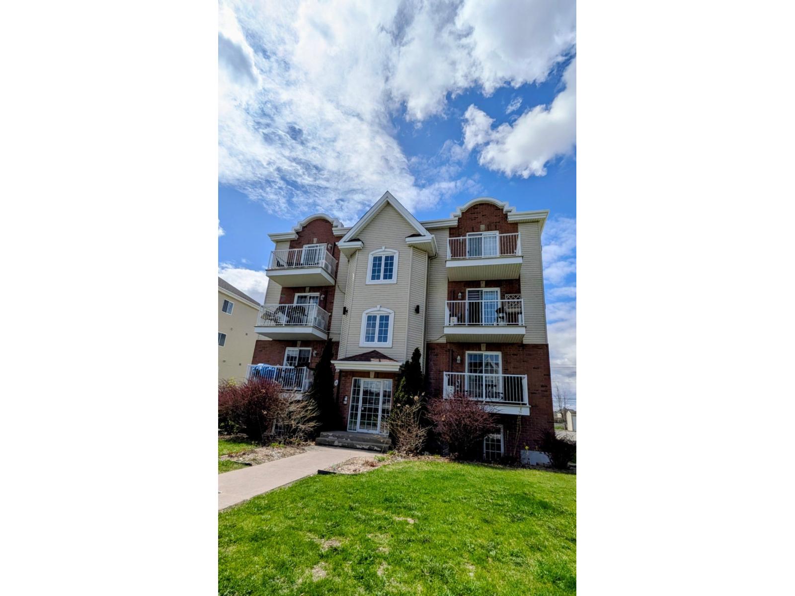 2940 Rue Montcalm