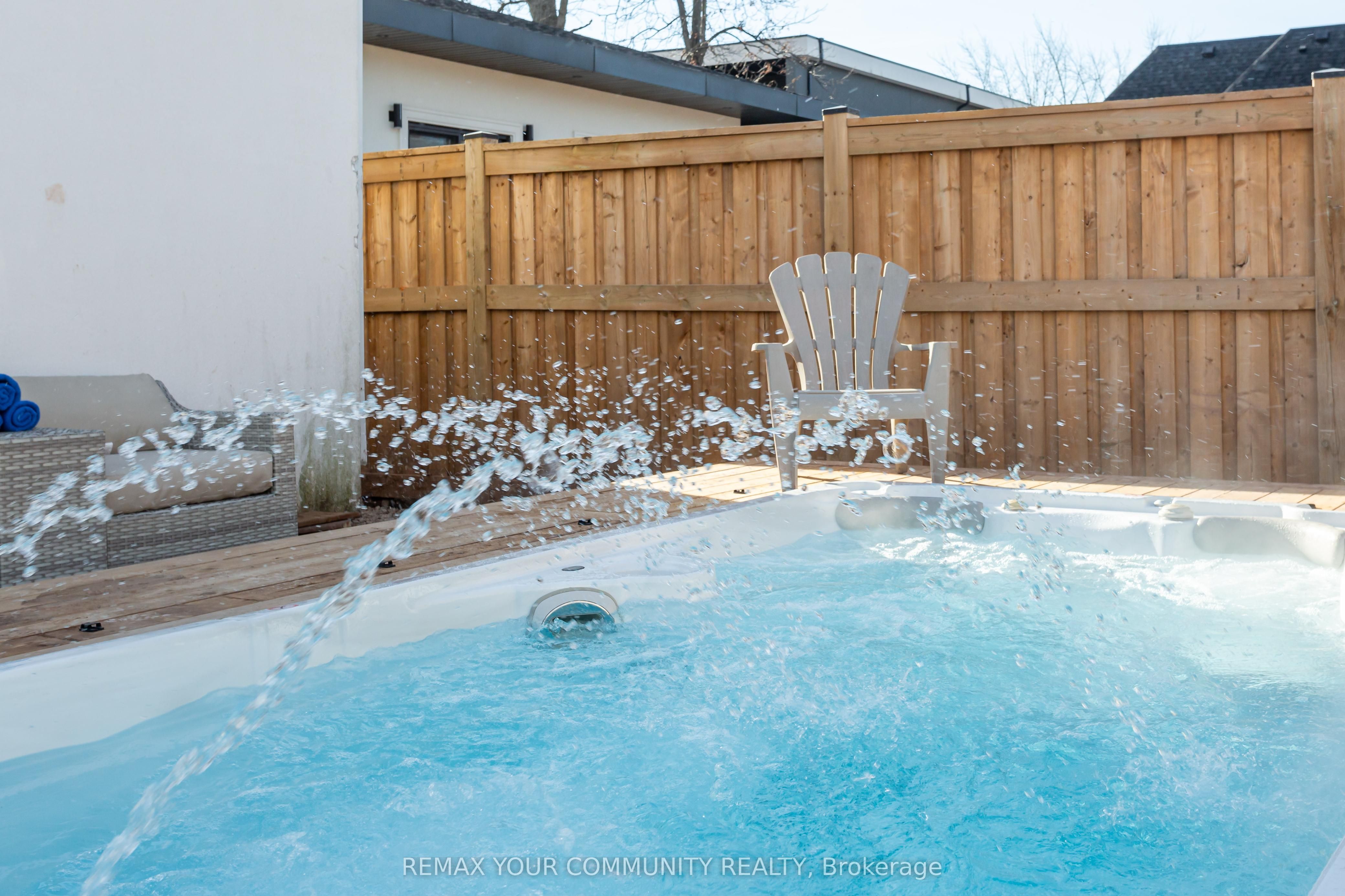 Additional image 2 of 338 Woodale Avenue, Oakville, ON, M9R 2R6