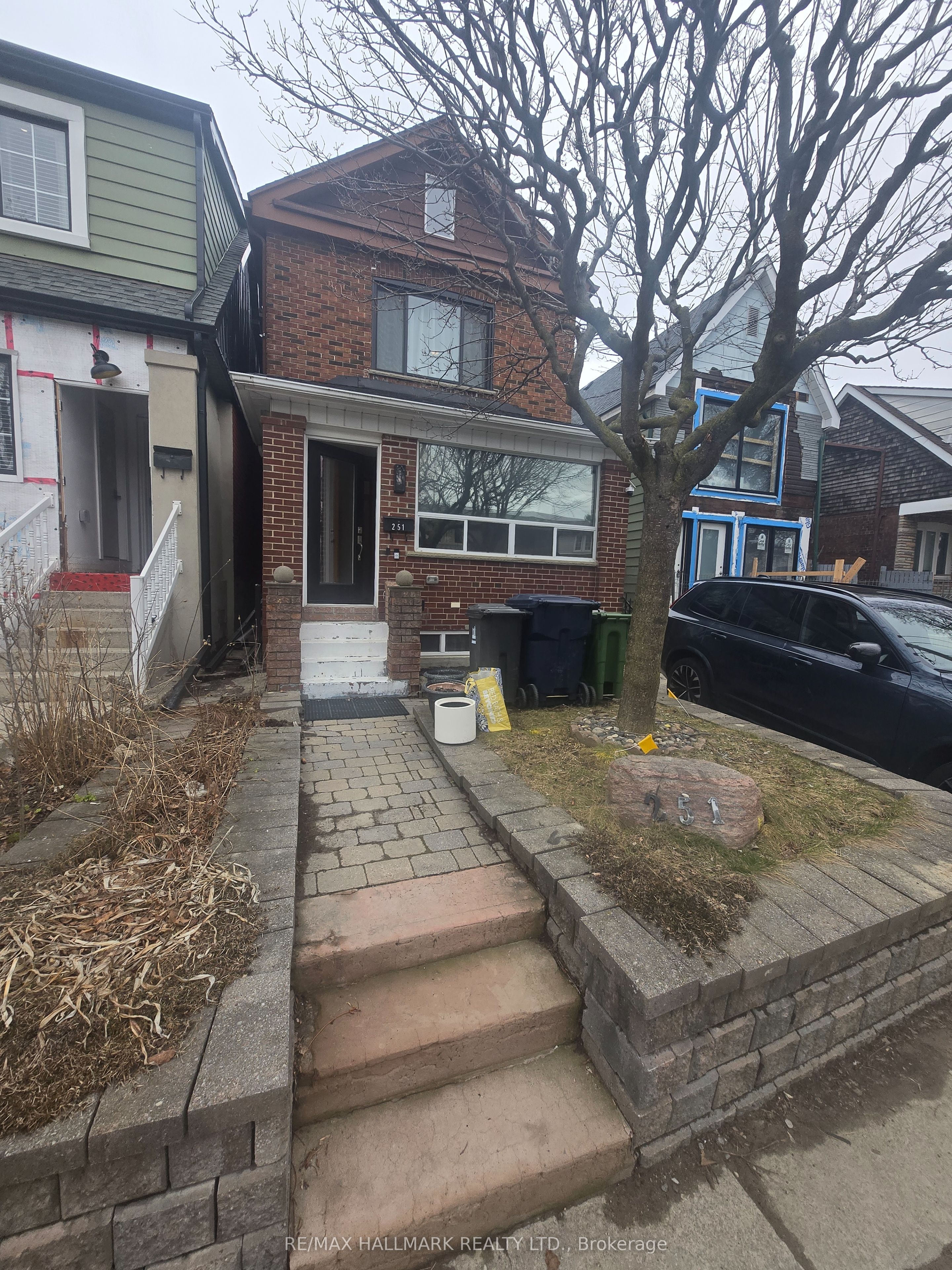 Additional image 2 of Main-251 Silverthorn Avenue, Toronto, ON, M6N 3K2
