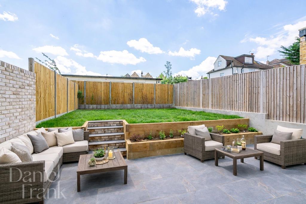 Additional image 10 of 5 bed semi-detached house for salePalmerston Road, Buckhurst Hill IG9