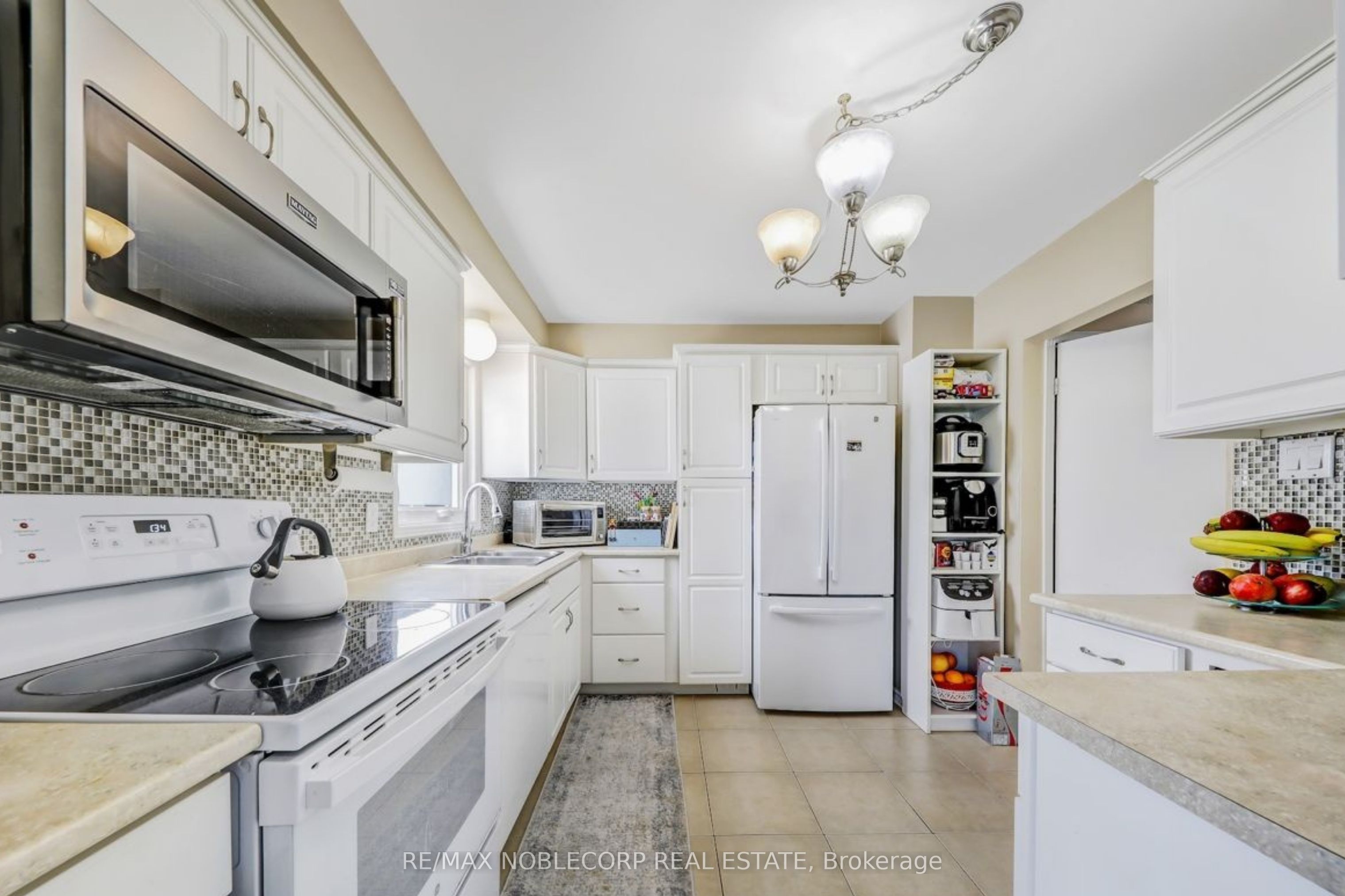 Additional image 5 of 30 Mayberry Court, Brampton, ON, L6S 5B2