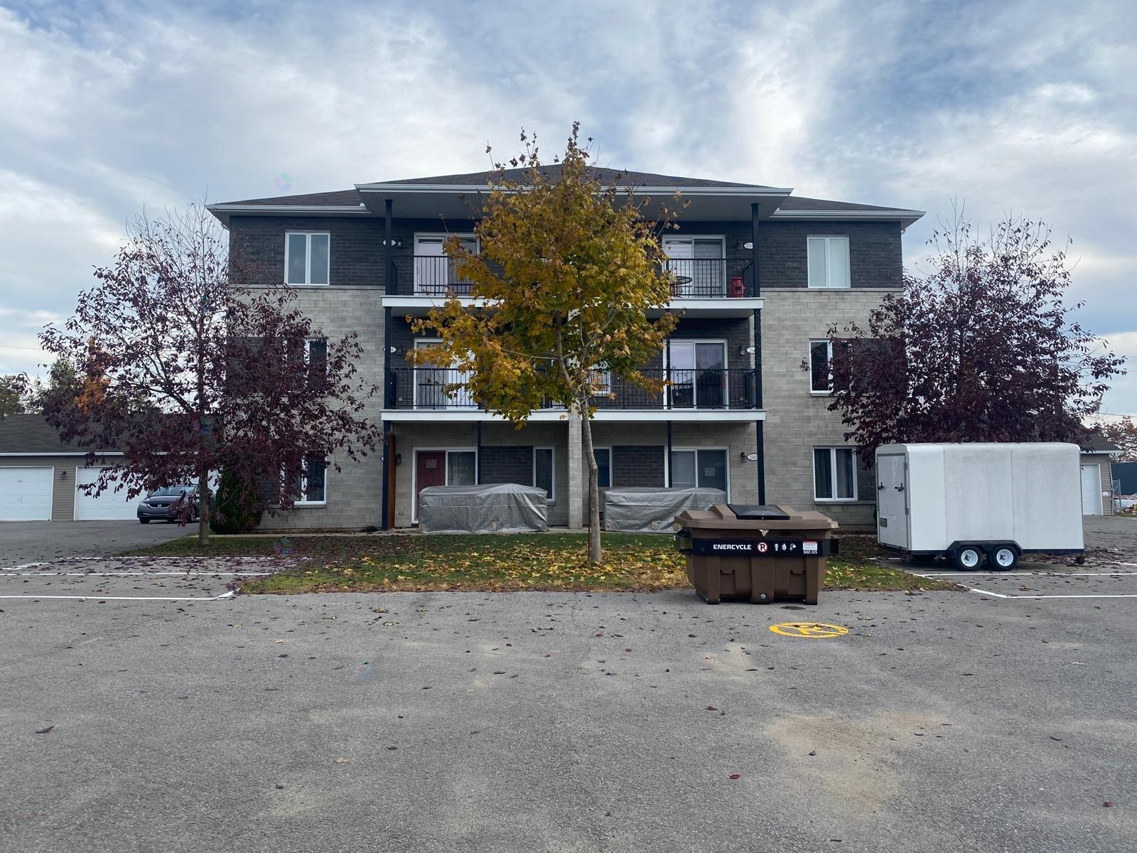 1590 Rue Arthur-Vaillancourt