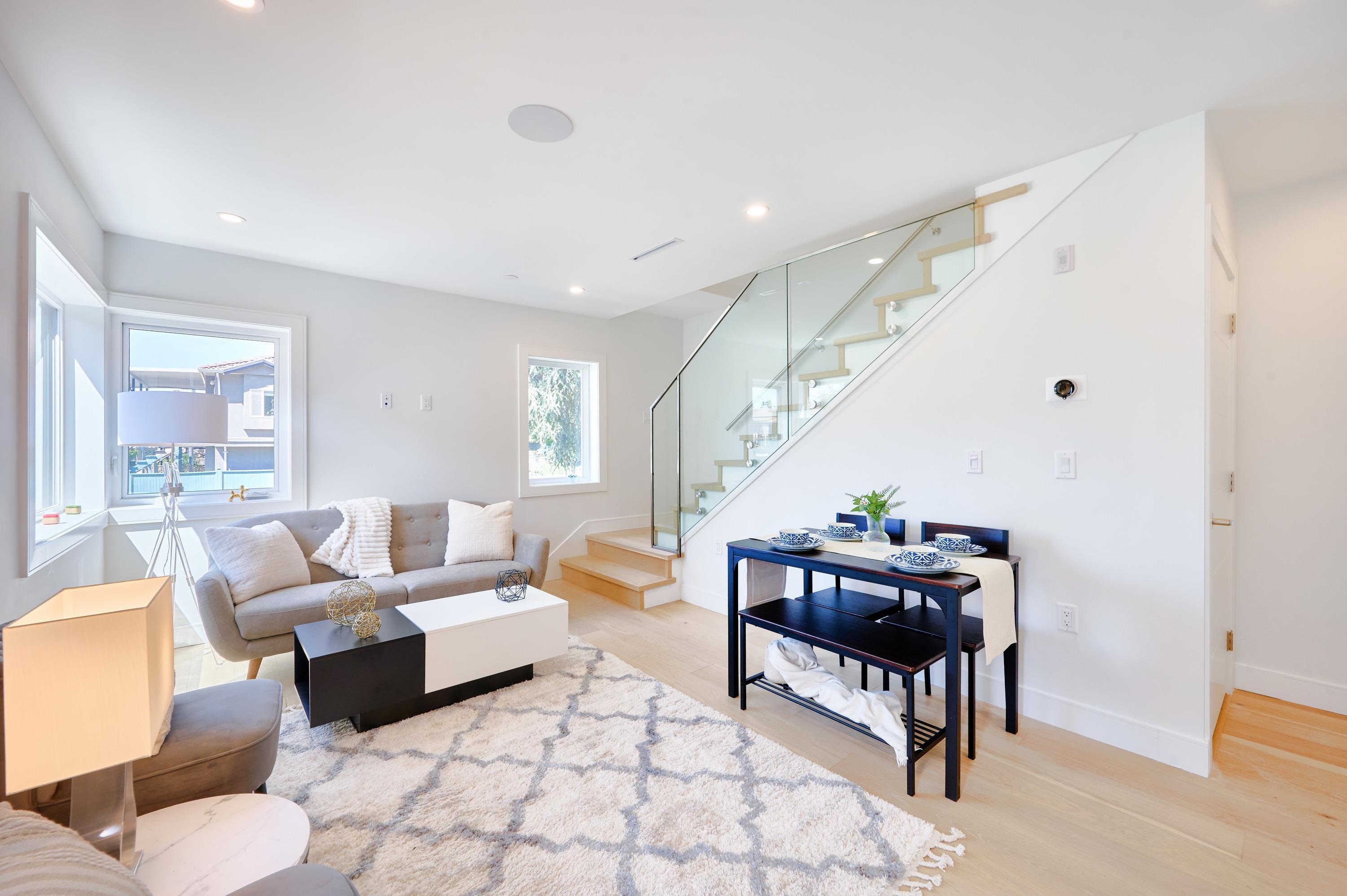 810 51st Avenue E, Vancouver, BC, V5X 1E5