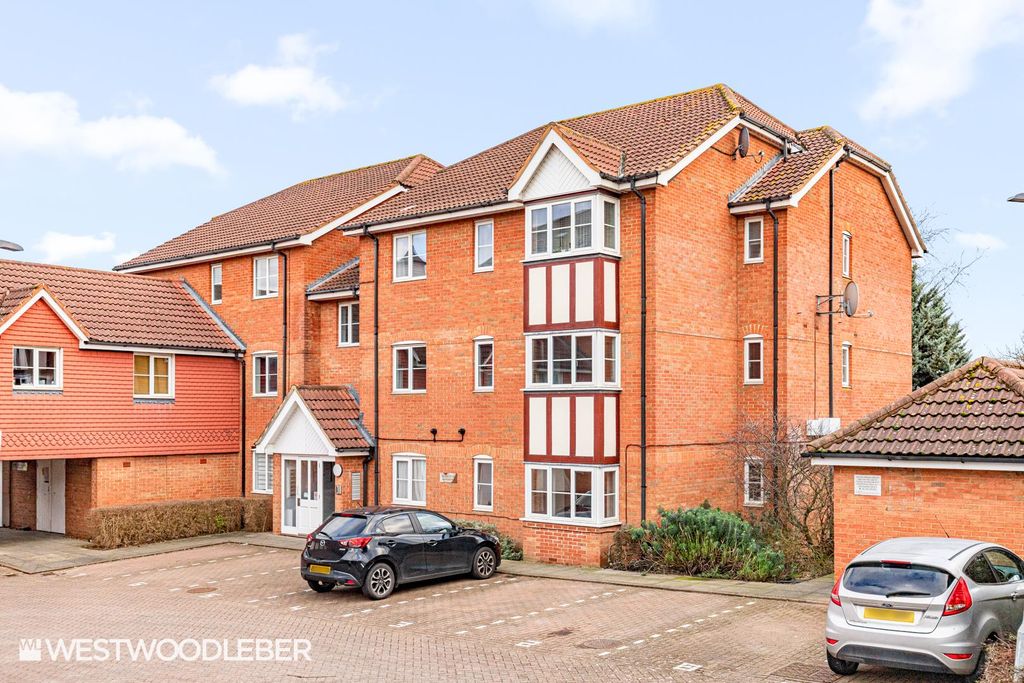2 bed flat for saleVancouver Road, Broxbourne EN10