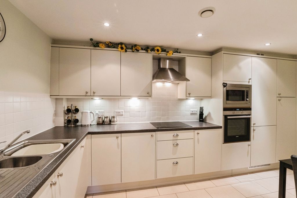 Additional image 3 of 2 bed flat for saleAshton View, Lytham St. Annes, Lancashire FY8