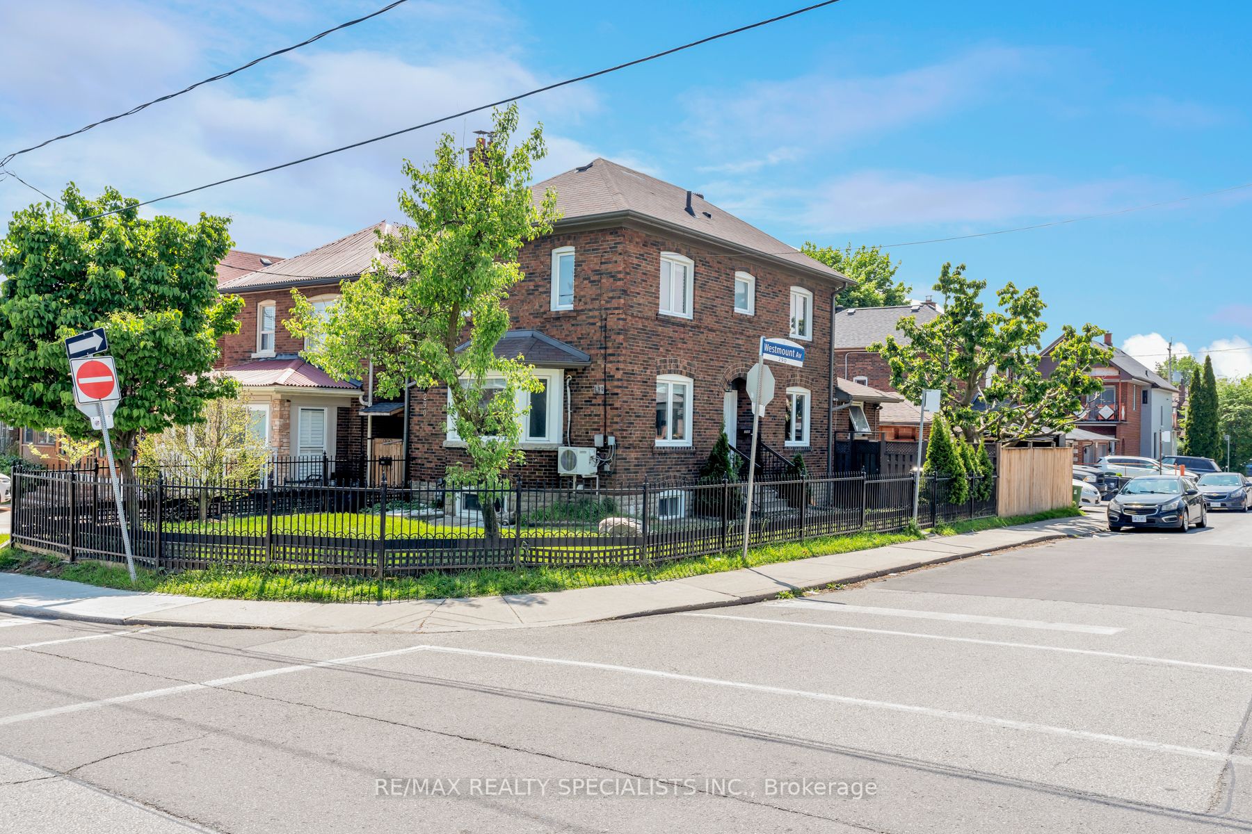Lower-290 Westmount Avenue, Toronto, ON, M6E 3N1