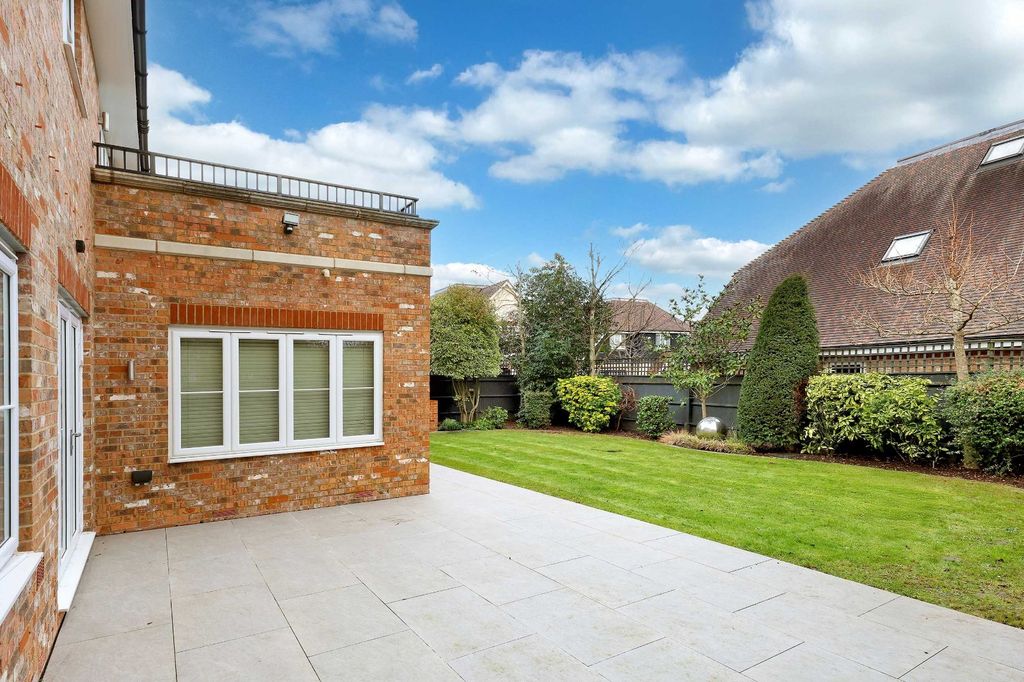 Additional image 13 of 5 bed detached house for saleLord Reith Place, Beaconsfield, Buckinghamshire HP9