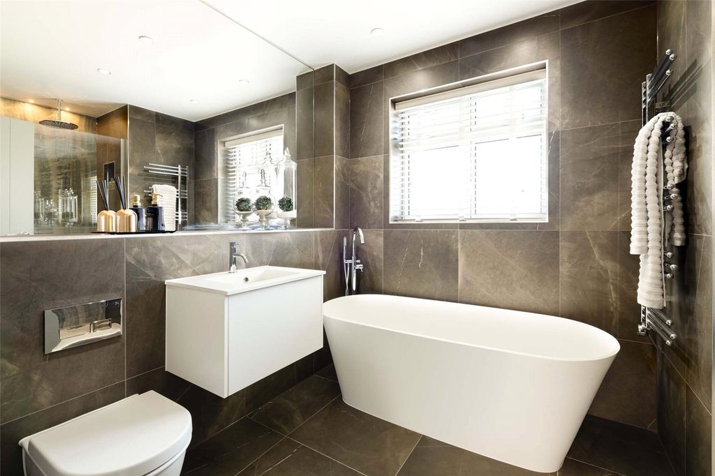 Additional image 17 of 4 bed detached house for saleConquerors Gate, North Trade Road, Battle, East Sussex TN33