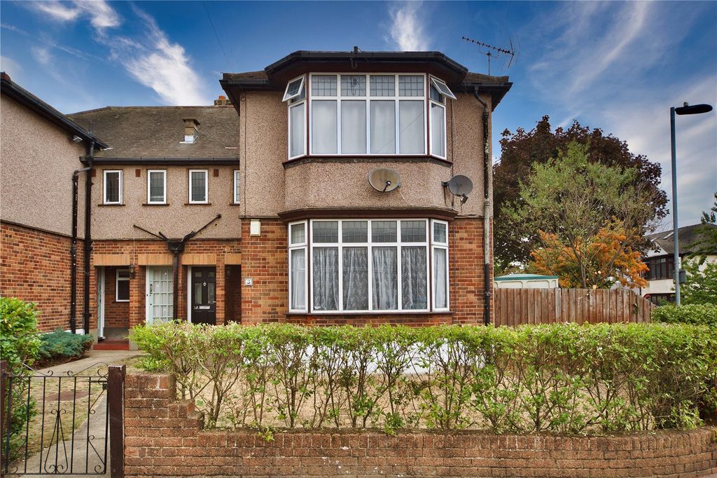 2 bed flat for saleThe Drive, Barking IG11