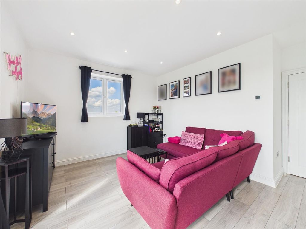 Additional image 3 of 2 bed flat for saleWard Street, Aston Reach, Aylesbury HP22