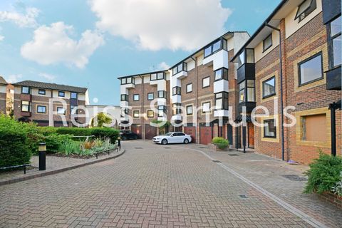 Barnfield Place, Isle Of Dogs, Docklands, Canary Wharf, London E14