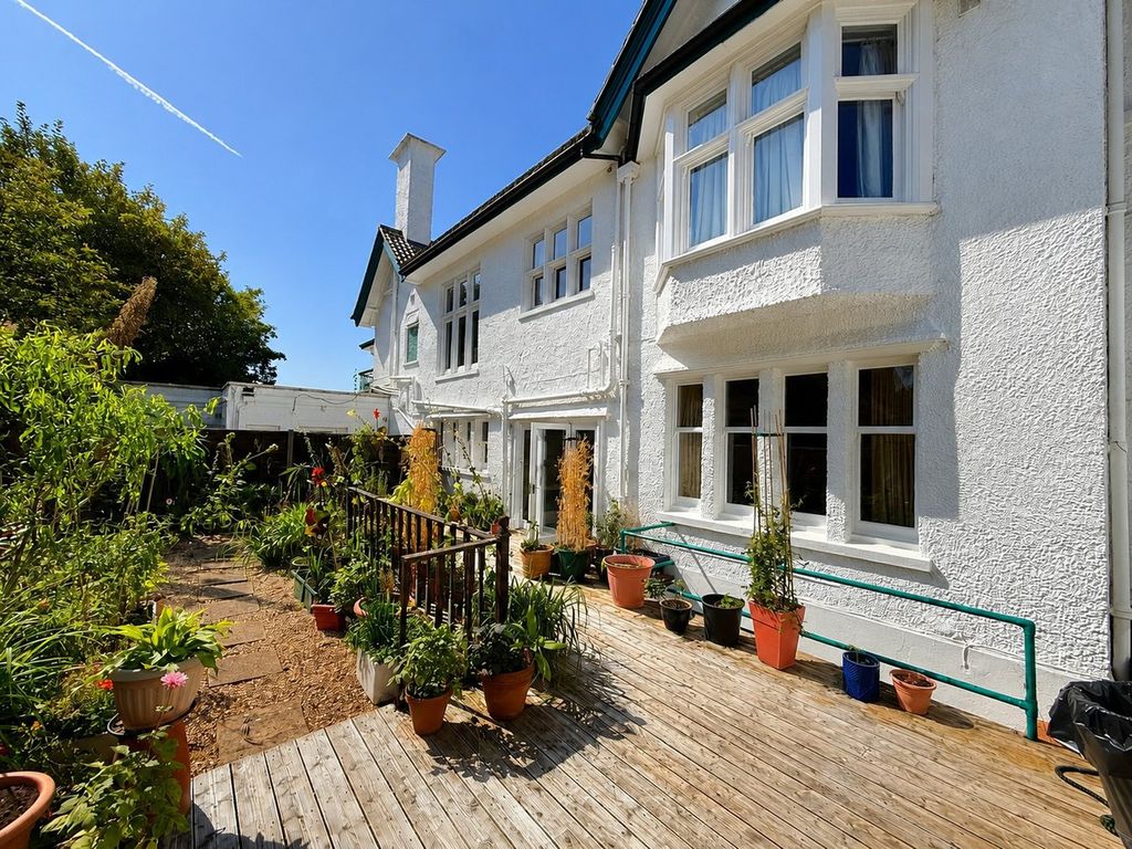 2 bed flat for saleStrathaven 16 West Overcliff Drive, Bournemouth BH4 photo 5