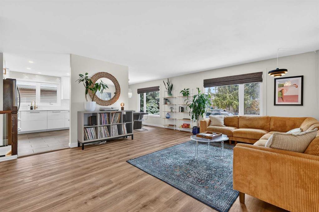 Additional image 3 of 584 Woodhill Place SW, Calgary, AB, T2W 3L5