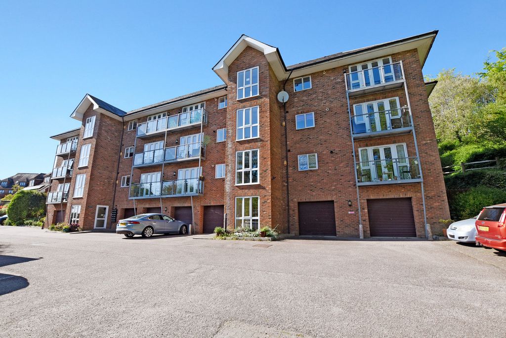 2 bed flat for saleBeachy Head View, St. Leonards TN38