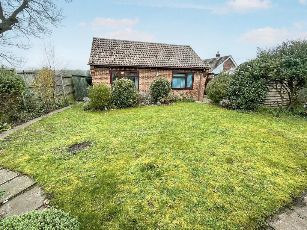 2 bed detached bungalow for saleBeechfields, Brandon IP27 photo 3