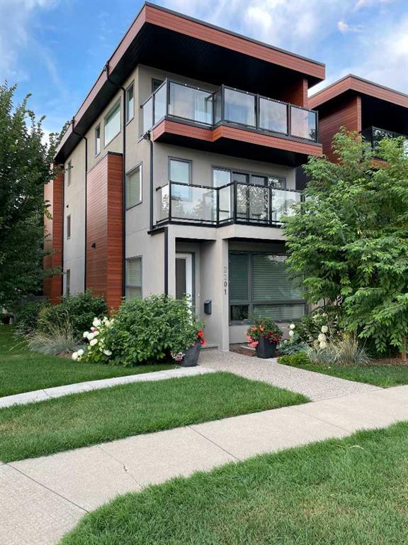 2201 Bowness Road NW, Calgary, AB, T2N 3L4