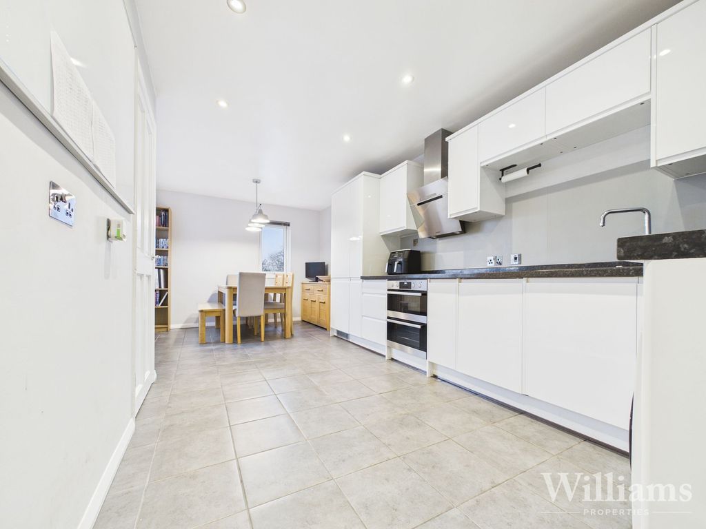 Additional image 2 of 3 bed flat for saleHannon Road, Aylesbury HP21