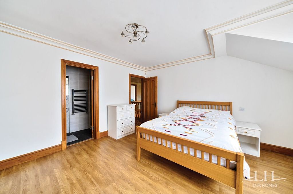 Additional image 7 of 6 bed detached house for saleParkstone Avenue, Emerson Park RM11