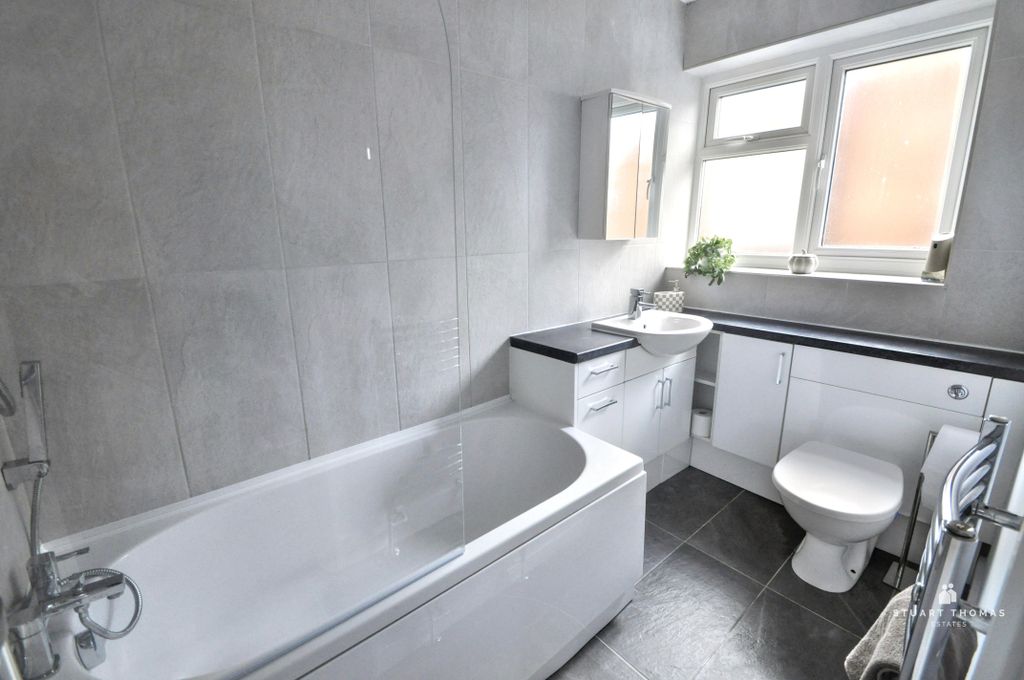Additional image 8 of 2 bed flat for saleKingston Way, Benfleet SS7