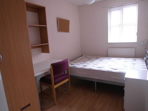 Room 2, 42 Peveril Street NG7, Room to rent