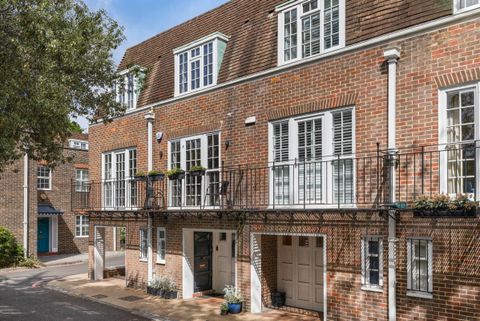 Abbotsbury Close, Holland Park, London W14