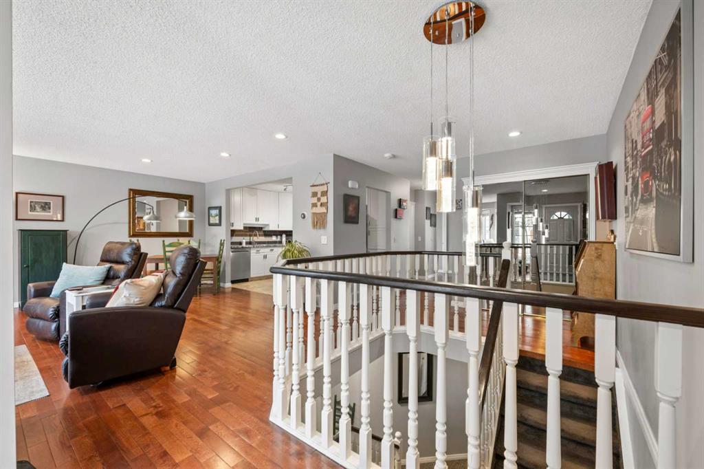 Additional image 3 of 38 Richelieu Court SW, Calgary, AB, T3E 7E9