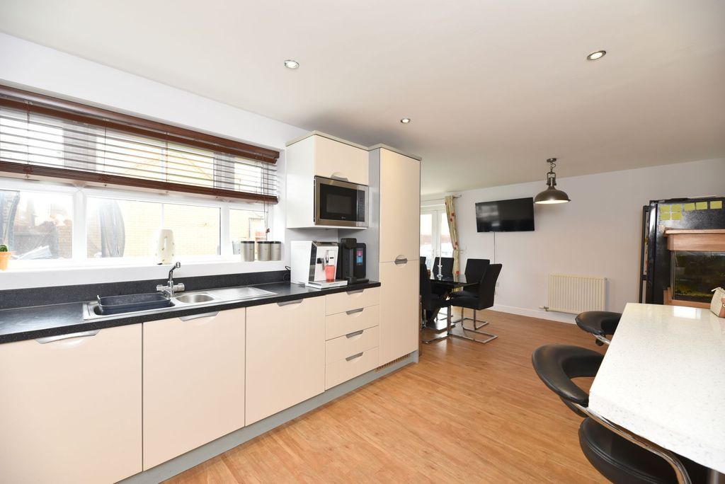 Additional image 5 of 5 bed detached house for saleDevon Drive, Biggleswade SG18