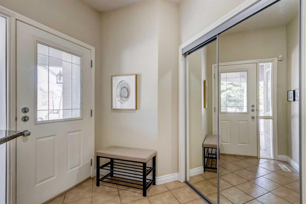 Additional image 2 of 8 Straddock Villas SW, Calgary, AB, T3H 5C7