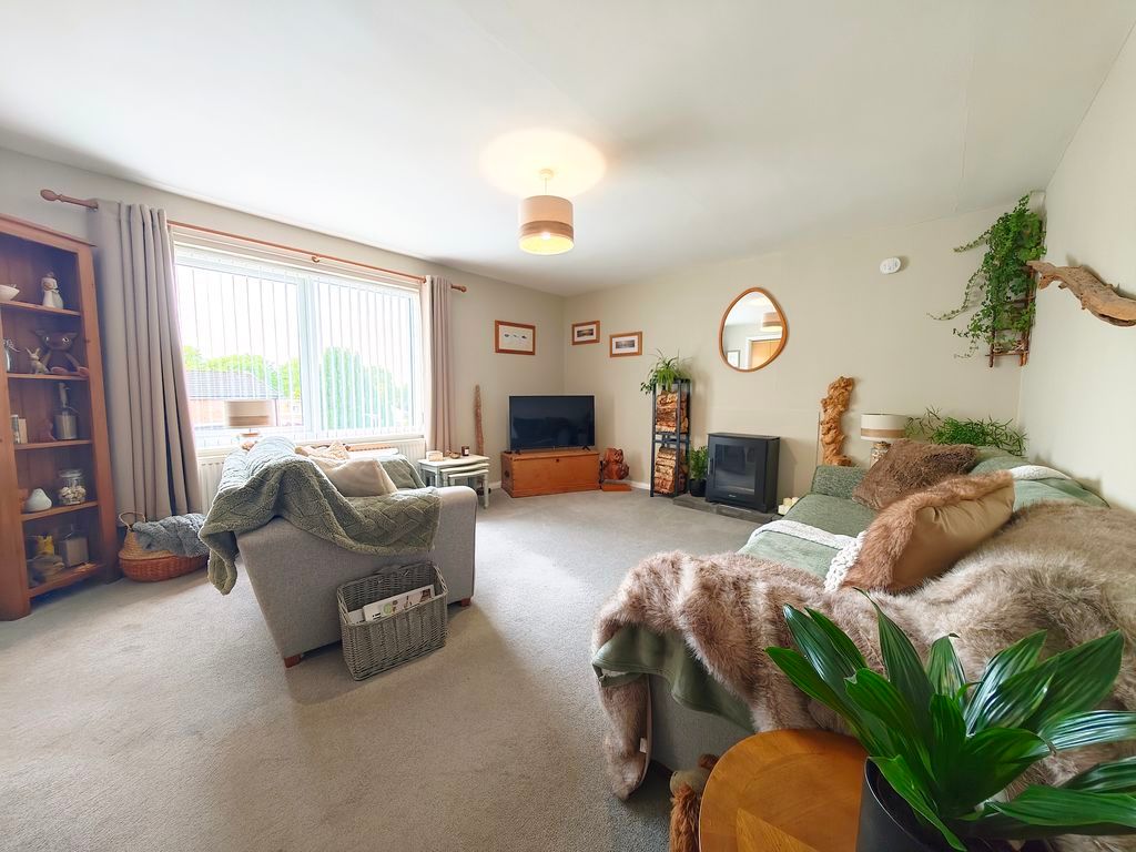 2 bed flat for saleShowfield, Brampton CA8 photo 3