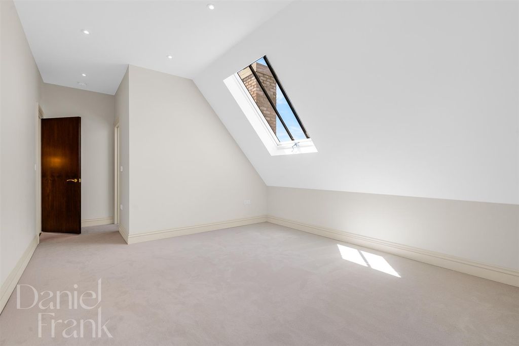 Additional image 31 of 5 bed semi-detached house for salePalmerston Road, Buckhurst Hill IG9