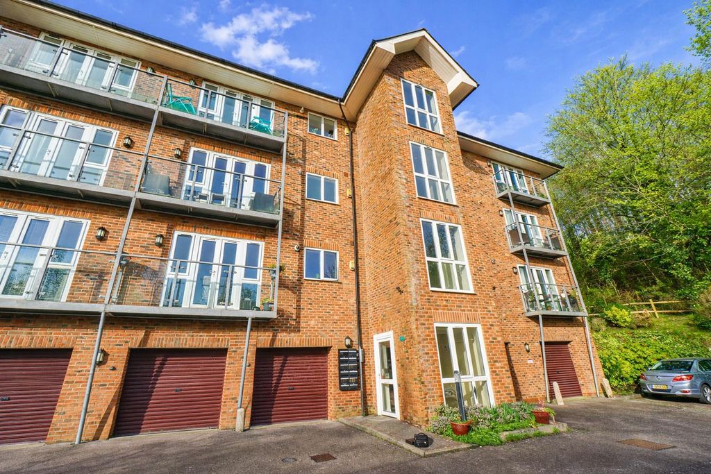 2 bed flat for saleBeachy Head View, St. Leonards-On-Sea TN38