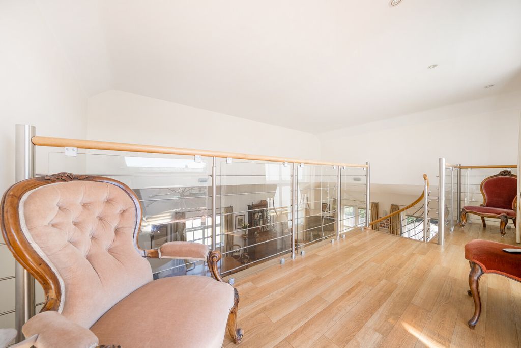 Additional image 18 of 3 bed flat for saleOverbury Avenue, Beckenham BR3
