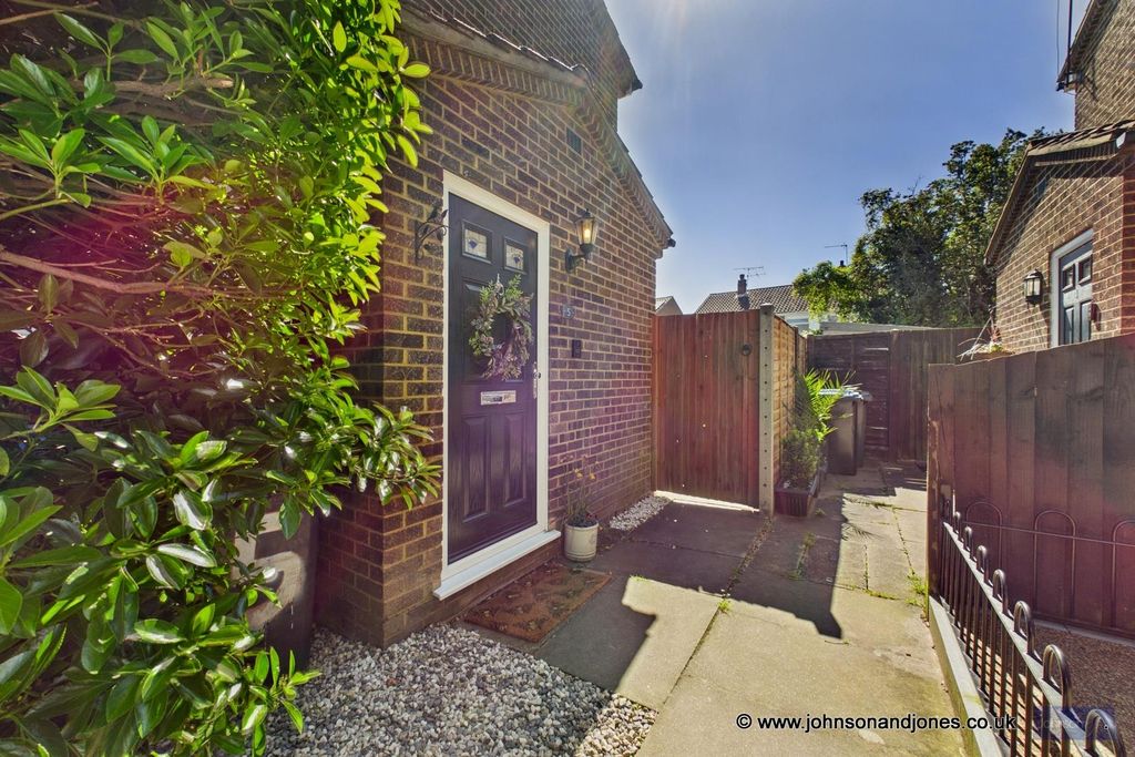 Additional image 18 of 1 bed property for saleCornhill Close, Addlestone KT15