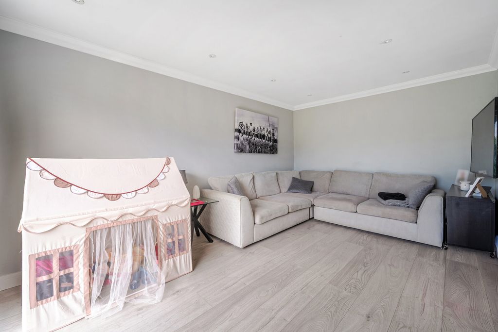 Additional image 5 of 4 bed bungalow for saleMeadow Way, Addlestone KT15