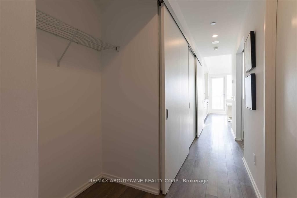 Additional image 3 of 1811-197 Yonge Street, Toronto, ON, M5B 0C1