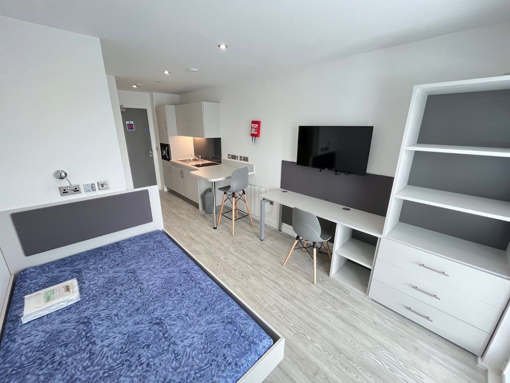 1 bed flat for saleThe Midway, Newcastle, Staffordshire ST5